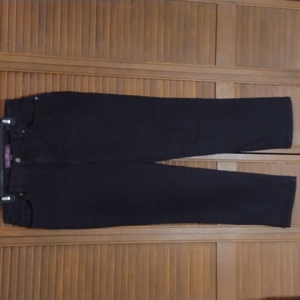 Woman's Gloria Vanderbilt Amanda Black Jeans 14 NW/O Tags